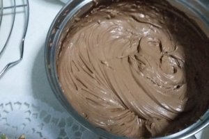 Desert tort cu crema de ciocolata neagra si alba si afine - Reteta nr. 600
