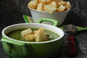 Supa crema de spanac cu broccoli si seminte de chia