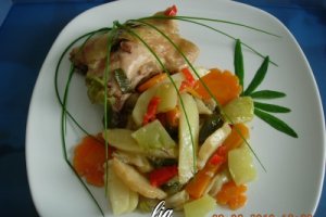 Pulpe de pui, pe pat de legume