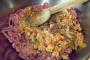 Aperitiv tarta cu praz si carne tocata