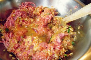 Aperitiv tarta cu praz si carne tocata