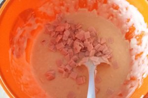 Aperitiv pancakes cu sunca si mozzarela