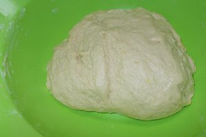 Desert cozonac de post cu rahat si stafide