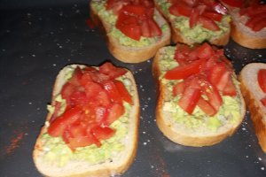 Bruschete cu avocado