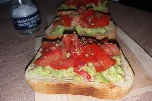 Bruschete cu avocado