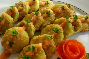 Dovlecei pane cu sos de usturoi