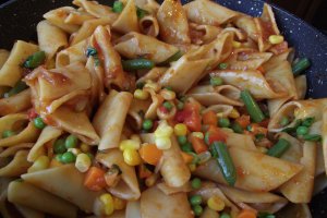 Paste cu sos de rosii si legume mexicane