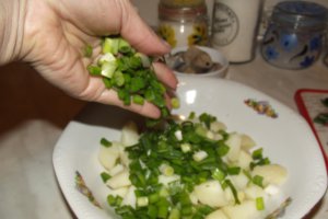 Salata cu scrumbie marinata