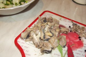 Salata cu scrumbie marinata