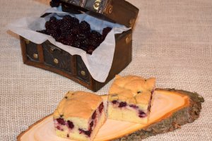 Desert prajitura cu mure si crema de branza