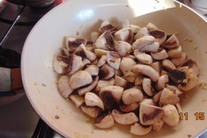Mancare de ciuperci cu pakchoi
