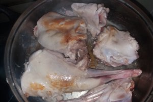 Tocanita cu carne de iepure si legume
