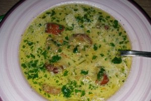 Ciorba de dovlecel cu carnati afumati