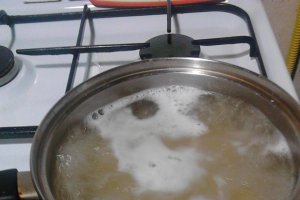 Spaghete cu avocado si rosii