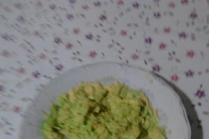 Spaghete cu avocado si rosii