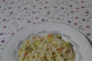 Spaghete cu avocado si rosii