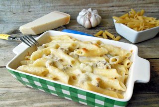 Paste cu sos bechamel, ciuperci si mozzarella