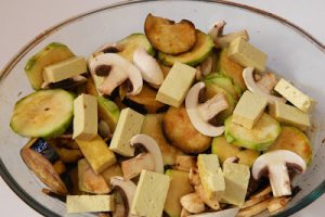 Legume coapte cu sos tahini