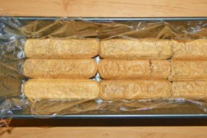 Desert tort cu piscoturi, crema de ciocolata si nuca