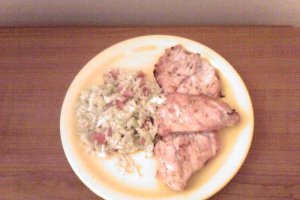 Piept de pui marinat la gratar  cu salata de varza