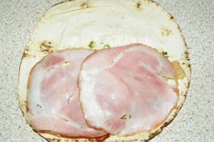 Aperitiv rulouri din lipie umplute