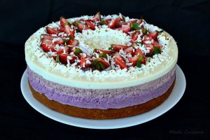 Desert tort trio mousse cu fructe de padure