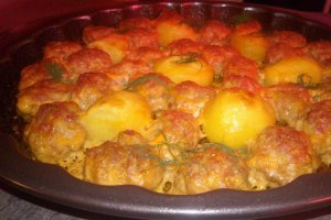 Chiftelute cu cartofi la cuptor