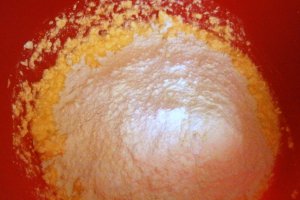 Prajitura cu aluat razuit, reteta usoara si delicioasa