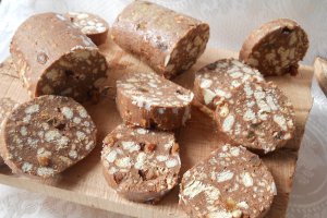 Salam de biscuiţi, reţetă cu dulce de leche