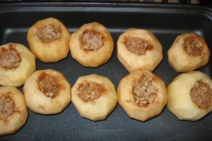 Desert mere cu umplutura de nuci