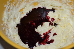Desert tort cu crema de portocale si mure - reteta nr. 200