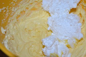 Desert tort cu crema de portocale si mure - reteta nr. 200