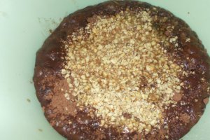 Desert briose cu cacao si nuca de post