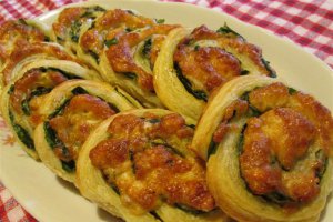 Aperitiv rulouri cu spanac si branza