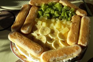 Desert tort la rece cu crema de iaurt si ananas