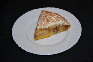 Desert tort cu mere, caramel si frisca