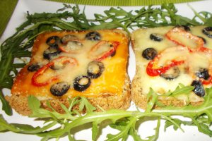 Bruschete rapide din paine toast