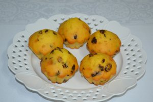 Desert briose cu ciocolata si stafide