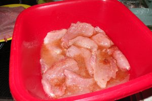 Pulpa de porc in sos de rosii, ciuperci si usturoi