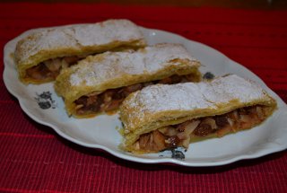 Desert strudel cu mere, migdale si stafide