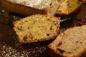 Desert chec de post cu banane, nuci si merisoare