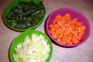 Chiftelute de tofu cu sos de morcovi
