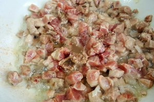 Spaghete cu carne de porc, legume mexicane si sos de rosii