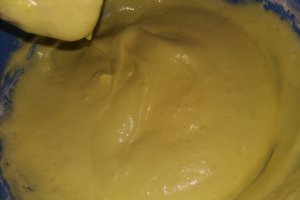 Desert rulada cu ciocolata si gem de zmeura