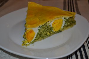 Aperitiv tarta cu spanac, branza si oua (Torta Pasqualina)