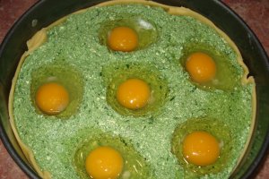 Aperitiv tarta cu spanac, branza si oua (Torta Pasqualina)