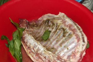 Miel la cuptor cu usturoi si ciuperci brune
