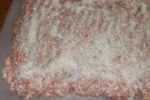Rulada din carne tocata cu emmentaler si muschi de porc