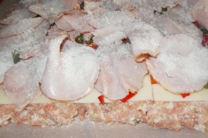 Rulada din carne tocata cu emmentaler si muschi de porc
