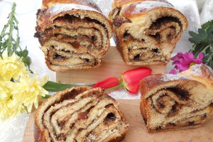 Desert cozonac cu nutella si fructe